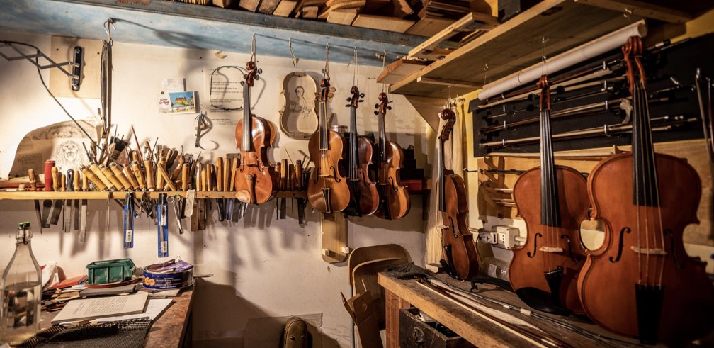 The Craft of the violin workshop of, for example Stradivari, is an inspiration for the human centered design and crafting personas.